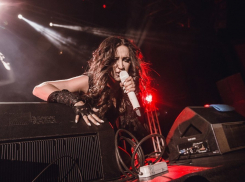 Безумное поведение Ольги Бузовой на концерте в Воронеже сняли на видео