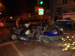 В Воронеже при столкновении автомобиля «Субару» с деревом погиб человек