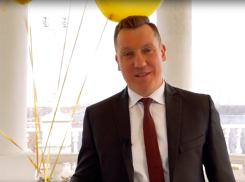 Трогательный видеоролик записал для женщин воронежский депутат