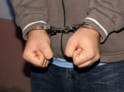 В Воронежской области несовершеннолетний юноша вскрывал банкомат с помощью монтировки