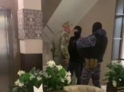 Напавшего в воронежском отеле на росгвардейцев мужчину отправили в СИЗО 