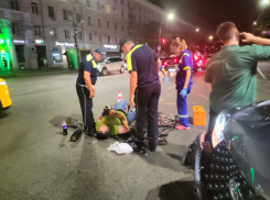 «Жутко орал от боли»: внедорожник сбил курьера в центре Воронежа