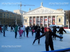 Ледовый каток начали устанавливать на площади Ленина в Воронеже