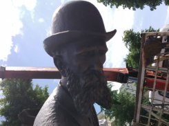 В Воронеже начали устанавливать памятник Вильгельму Столлю