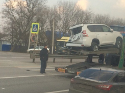 Автобус «Павловск-Воронеж» протаранил автовоз с люксовыми внедорожниками 