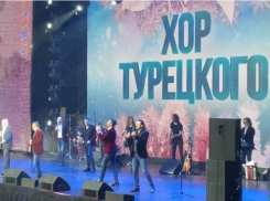 «Хор Турецкого» трогательно исполнил песню для воронежских медиков