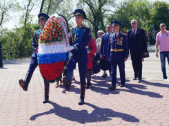Воронежская «Справедливая Россия» возложила цветы к Вечному огню на площади Победы