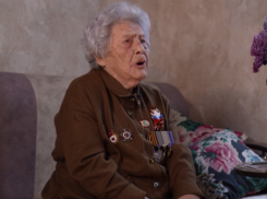 103-летняя «железная бабушка» трогательно исполнила «Катюшу» 9 Мая 