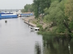 Волевое противоборство «Лады» с водохранилищем показали на видео в Воронеже 