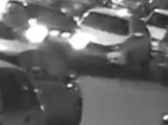 В воронежском дворе камера сняла на видео повреждение чужого авто