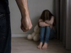 В Воронеже будут судить мужчину, который годами издевался над 9-летней девочкой