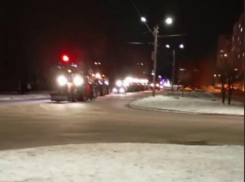 Батарея техники на ночной улице потрясла жителей Воронежа