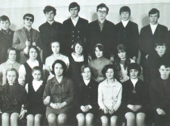 Найди Алексея Гордеева на школьной фотографии