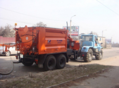 В Центральном районе протестировали машину для ремонта дорог