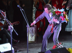 Сергей Безруков увезет из Воронежа портрет Сергея Есенина  