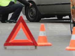 В Воронеже «Нива» врезалась в дерево: двое пострадавших