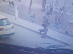 Слесарь устроил стрельбу на детской площадке и попал на видео в Воронеже