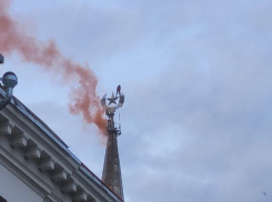 Шпиль знаменитого Дома с башней на Кольцовской подожгли в Воронеже