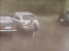 Воронежский подросток скрутил номера с Lada Kalina и попал на видео