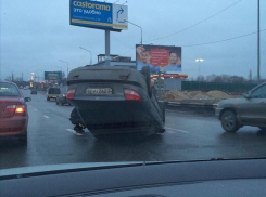 В Воронеже «Киа Рио» перевернулась около управления ГИБДД