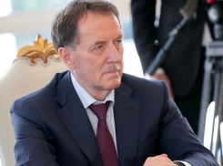 О вызовах для аграриев в уходящем году рассказал бывший воронежский губернатор Гордеев