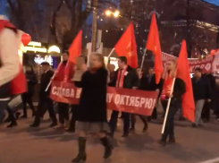 Коммунисты перекрыли движение в час пик в Воронеже