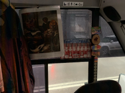 Православный маршрутчик-фанат превратил автобус в музей в Воронеже 