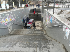 Переход у «политеха» в Воронеже превратился в общественный туалет