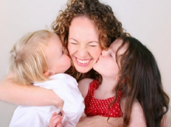 В Воронеже в День матери женщинам бесплатно сделают макияж и укладку