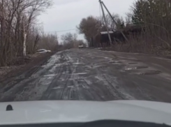 “Все колеса отвалились”: дорога-трясучка коварно поджидает жителей Воронежской области