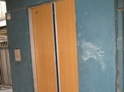 В многоэтажках Воронежской области поменяют 120 лифтов