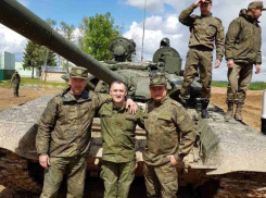 Пользователи Сети изучают детали военно-полевых сборов депутатов Госдумы