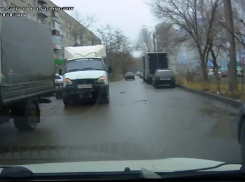 В Воронеже у «Газели» прямо на дороге отвалился задний мост