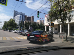 Младший брат Bentley «первого чиновника» надругался над законом у Думы в Воронеже