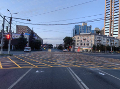 Вторая вафельная разметка появилась на оживленном перекрестке в центре Воронежа