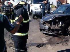 На воронежской трассе иномарка врезалась в «Камаз»: один погибший 