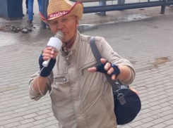 Милый дедушка поднял настроение воронежцам в центре города