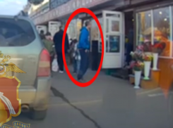 Цветочный Робин Гуд раздал награбленное на улицах Воронежа