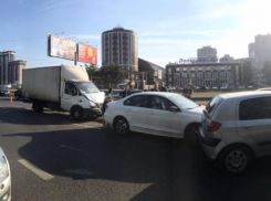 Водитель «Газели» устроил дорогое ДТП с шестью машинами в Воронеже