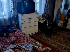 Вынесли приговор 19-летнему парню за жестокое убийство отца в Воронежской области 