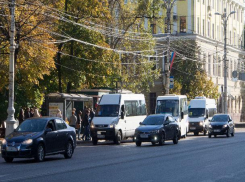 Перевозчики отправляли на дороги Воронежа опасные для людей маршрутки 