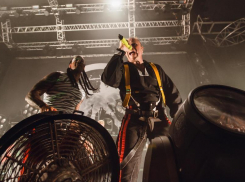 На сумасшедшем концерте Prodigy в Воронеже фанаты теряли сознание и кричали в экстазе