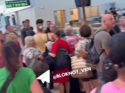 «400 человек гоняют туда-сюда»: воронежские туристы застряли во Вьетнаме