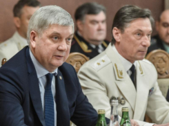 Губернатор Гусев поздравил прокурора Шишкина с орденом от Путина