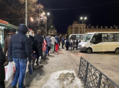 «Вынуждены стоять в очереди по 50 минут»: воронежцы пожаловались на маленькую маршрутку 
