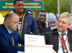 Губернаторы Гусев и Шабалатов запутались в своих отношениях с мигрантами