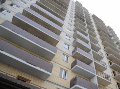 Труп 52-летнего воронежца нашли под окнами многоэтажки в Воронеже