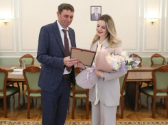 Что подарил мэр Сергей Петрин воронежской красавице-педагогу, которая стала лучшей в стране