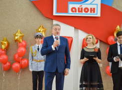 Сенатор Сергей Лукин вручил юбилейные медали в честь 75-летия Победы 