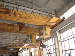 Крановщица разбилась, упав с мостового крана в Воронеже